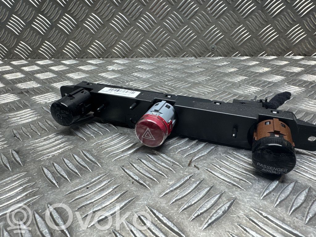 Fiat 500X Hazard light switch 