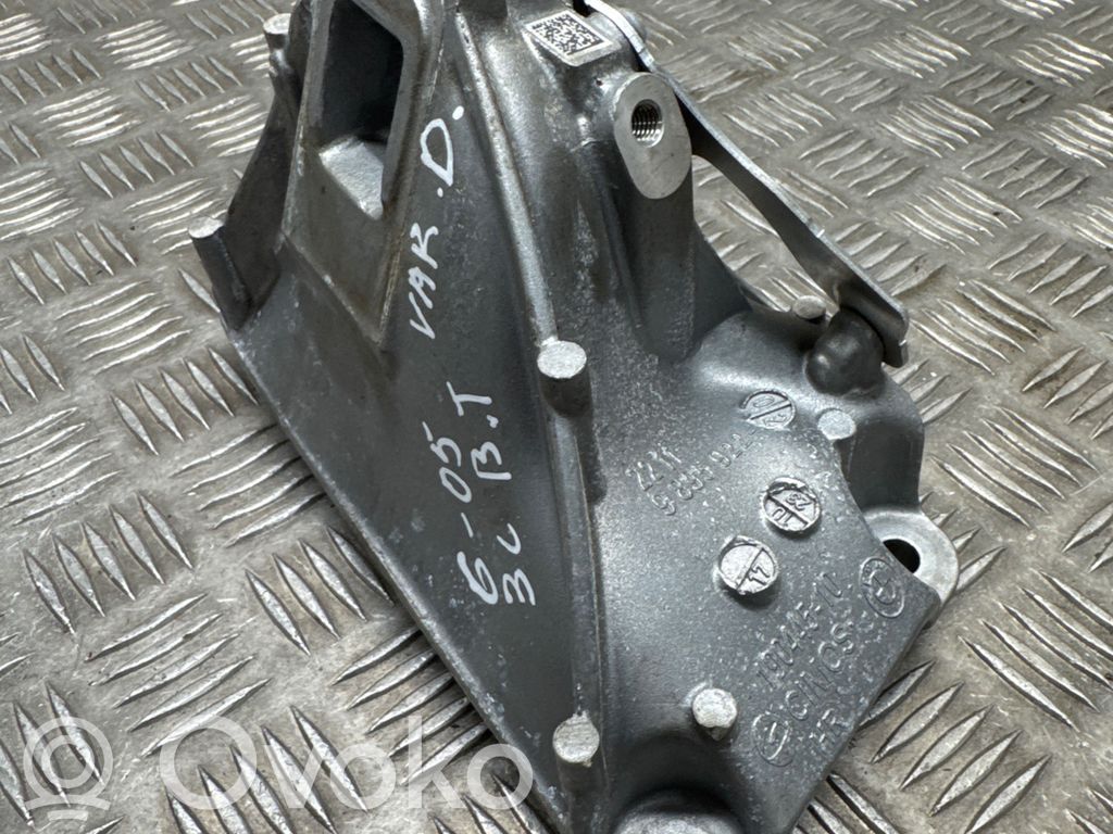 BMW X5 G05 Engine mounting bracket 
