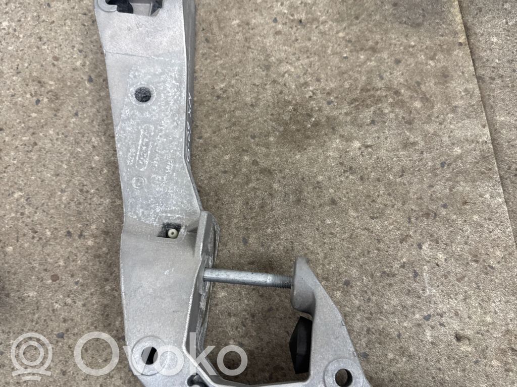 BMW XM Gearbox mounting bracket 