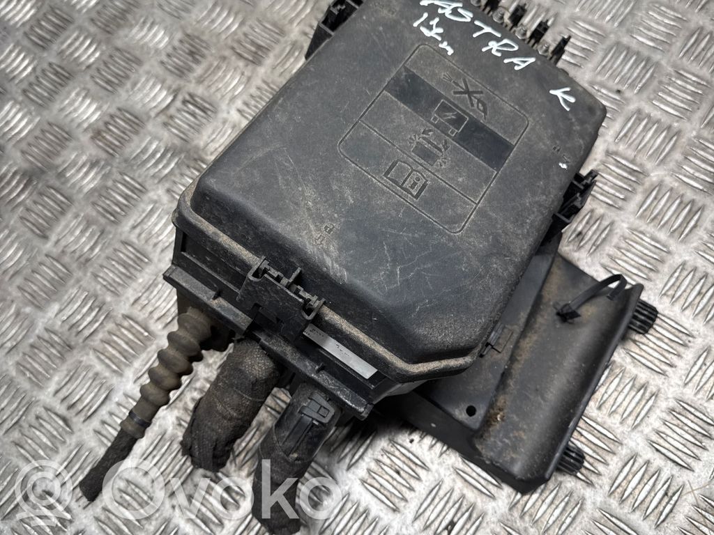 Opel Astra K Módulo de fusible 