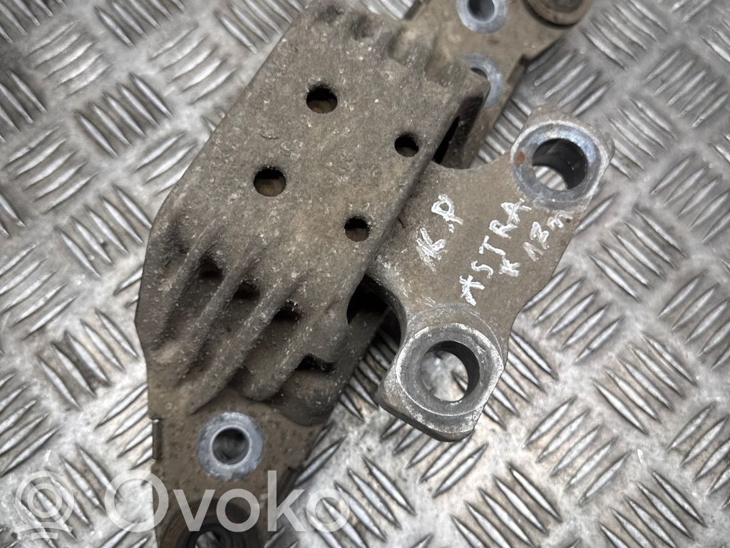 Opel Astra K Engine mount bracket 