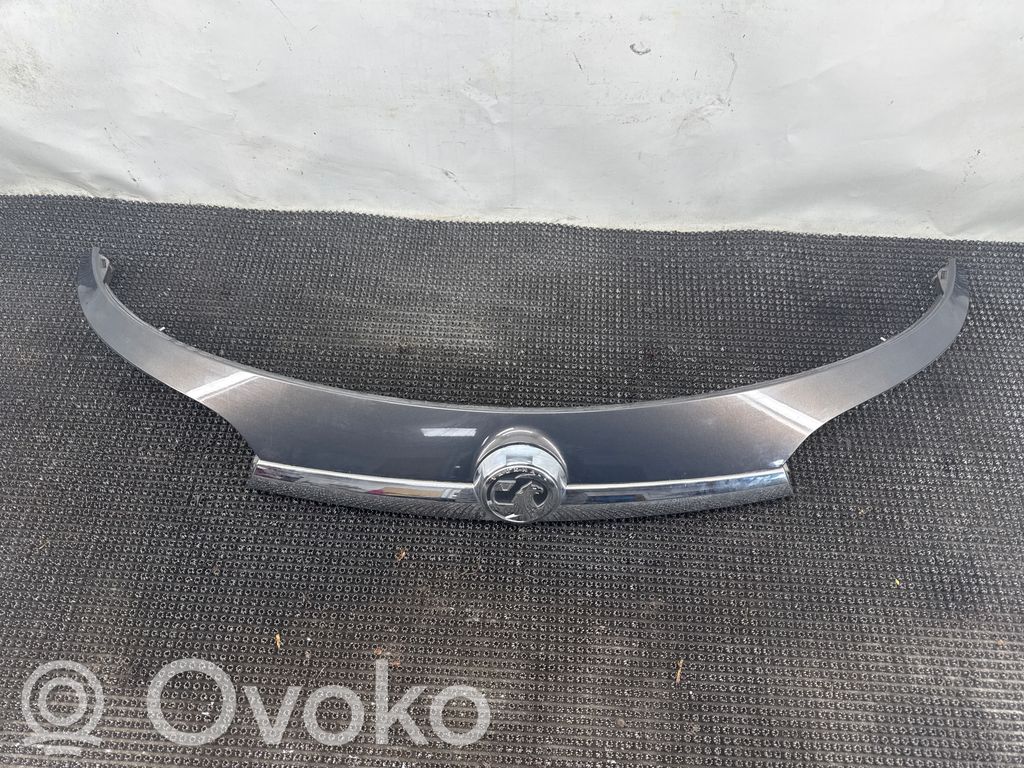 Opel Insignia A Listwa oświetlenie tylnej tablicy rejestracyjnej 
