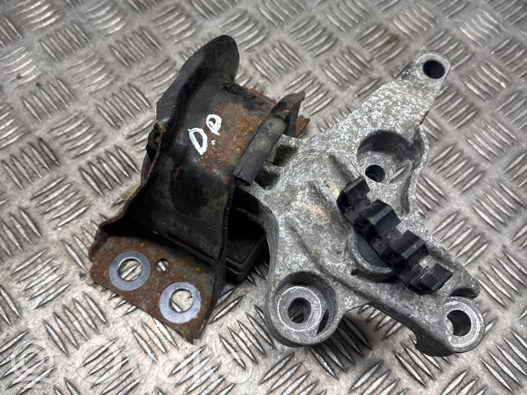 Renault Captur Engine mount bracket 