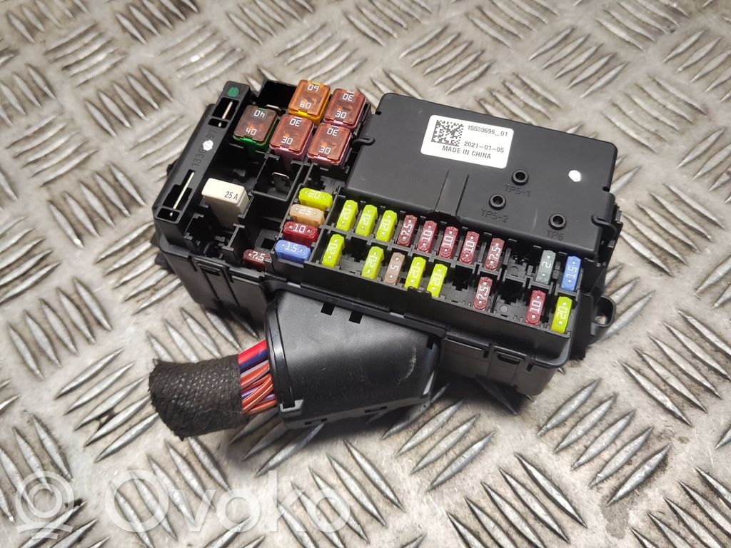 Opel Astra K Fuse module 