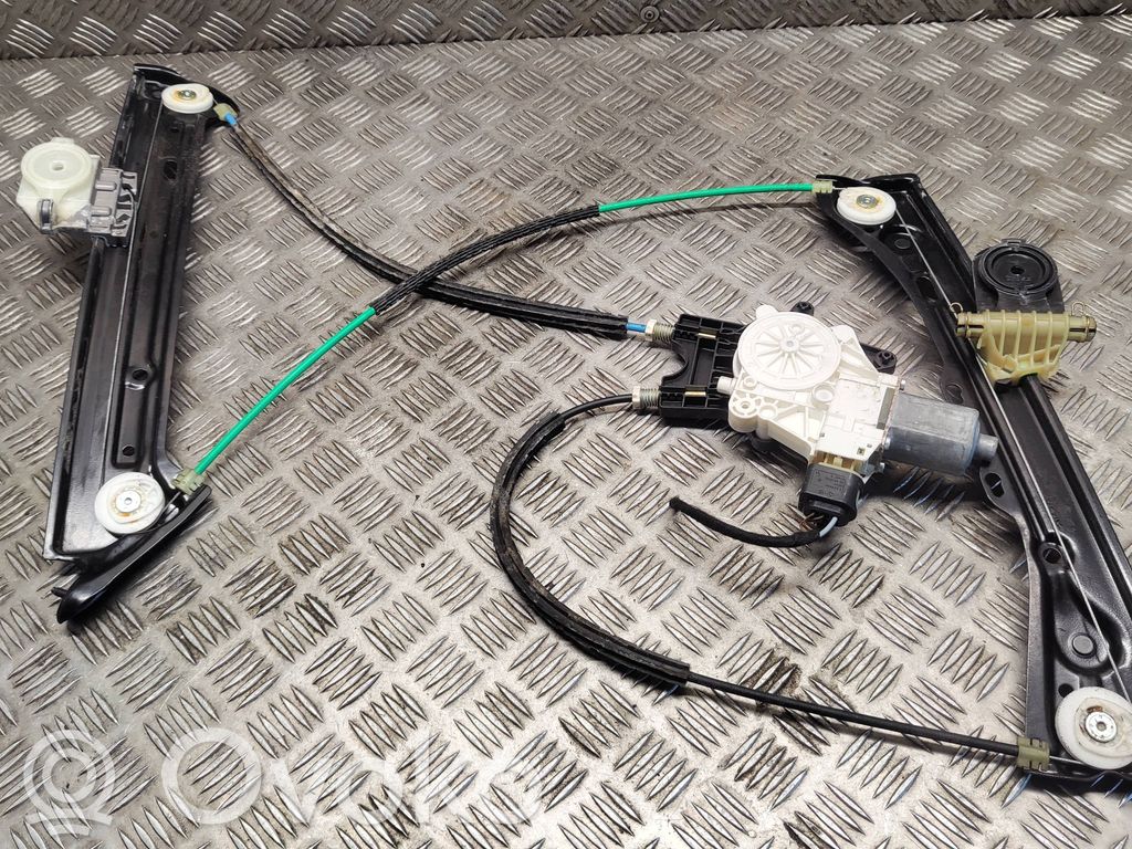 Elektryczny podnośnik szyby drzwi przednich   7352748,938587101,2017G14