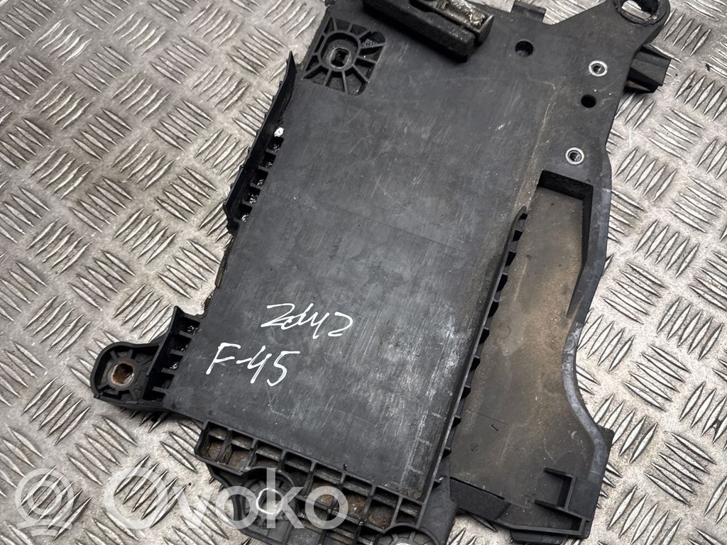 BMW 2 F45 Akun alusta 