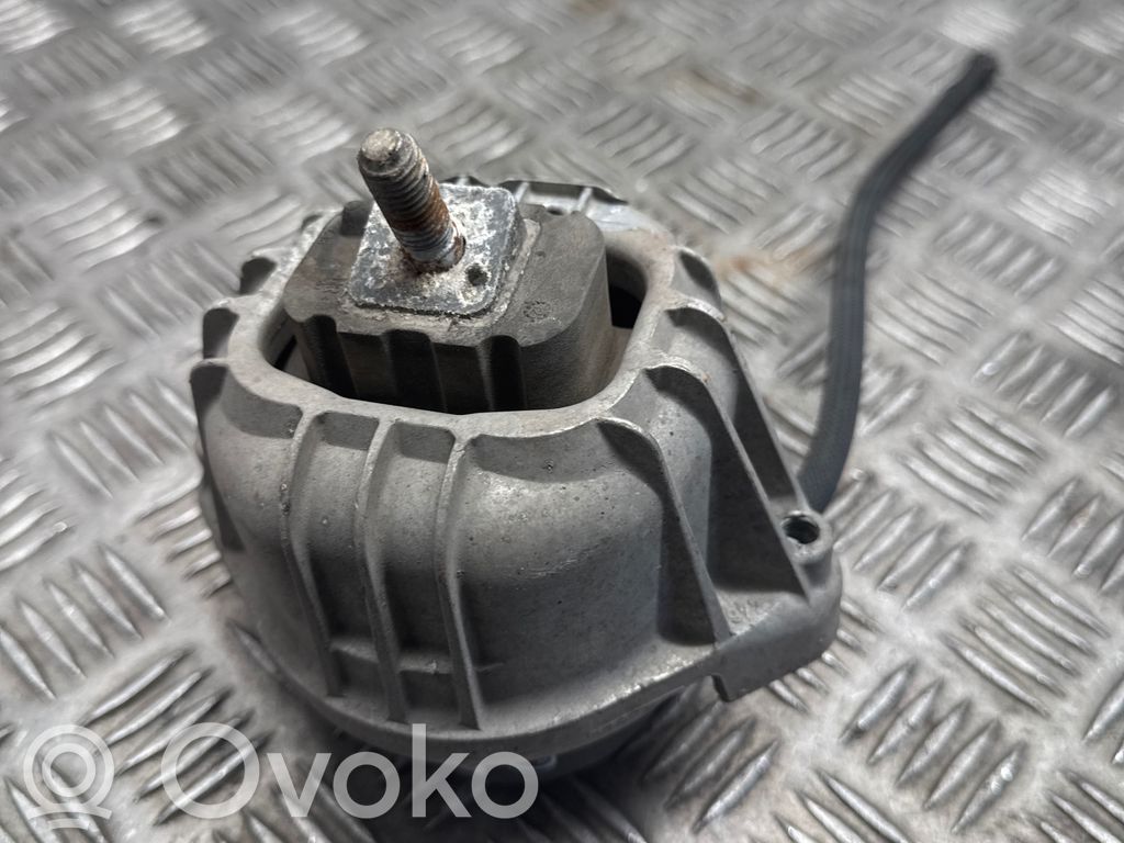 Engine mount bracket   6773742,841101012
