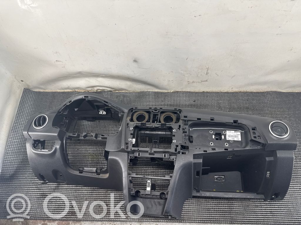 Deska rozdzielcza   681037125R