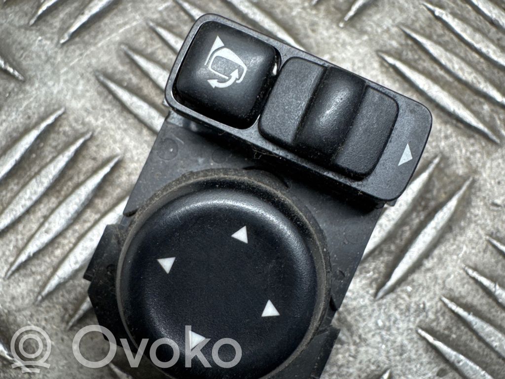 Nissan Qashqai Interruptor del espejo lateral 