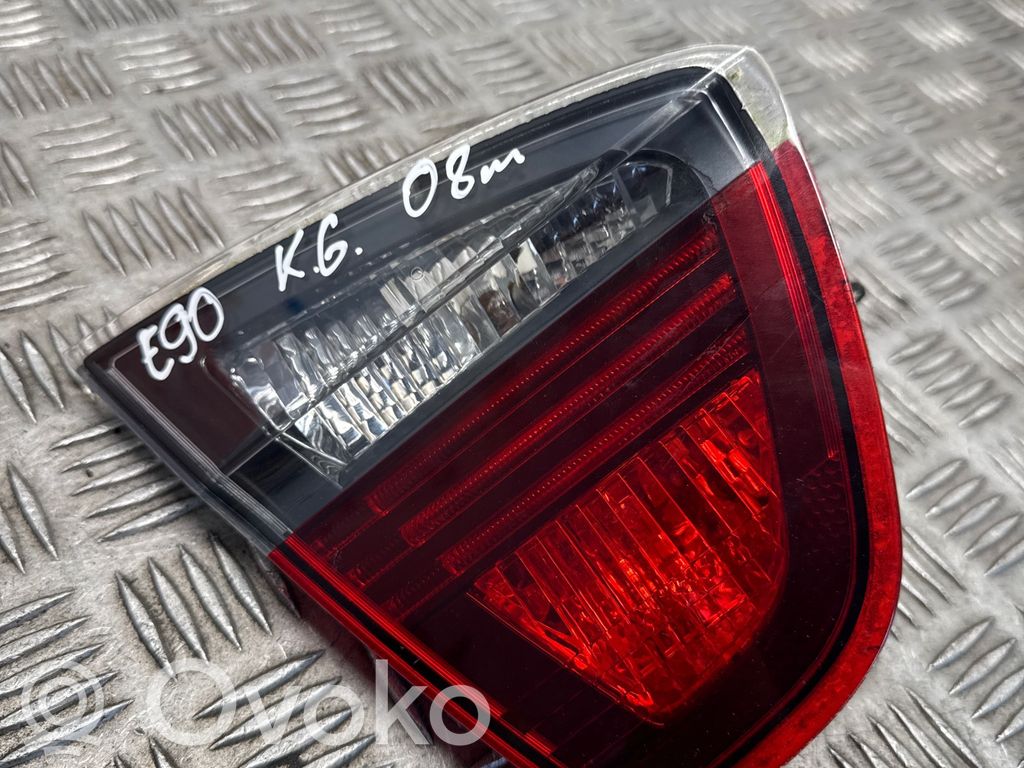 Aizmugurējais lukturis pārsegā   0406883