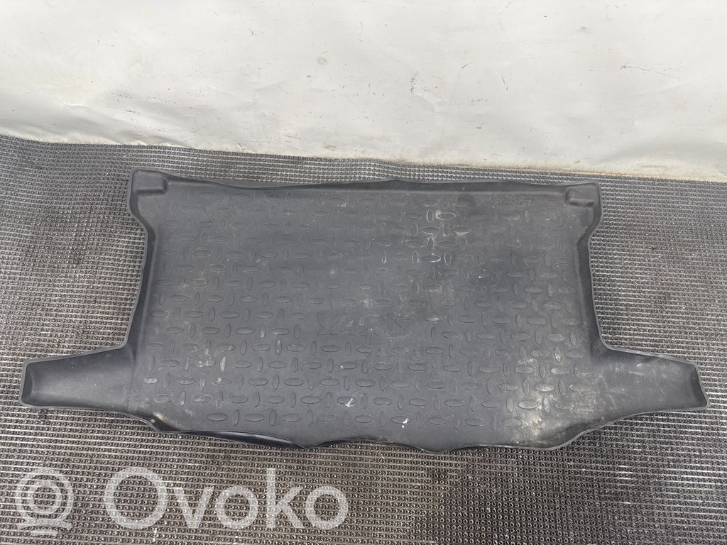 Toyota Yaris Gumowa mata bagażnika