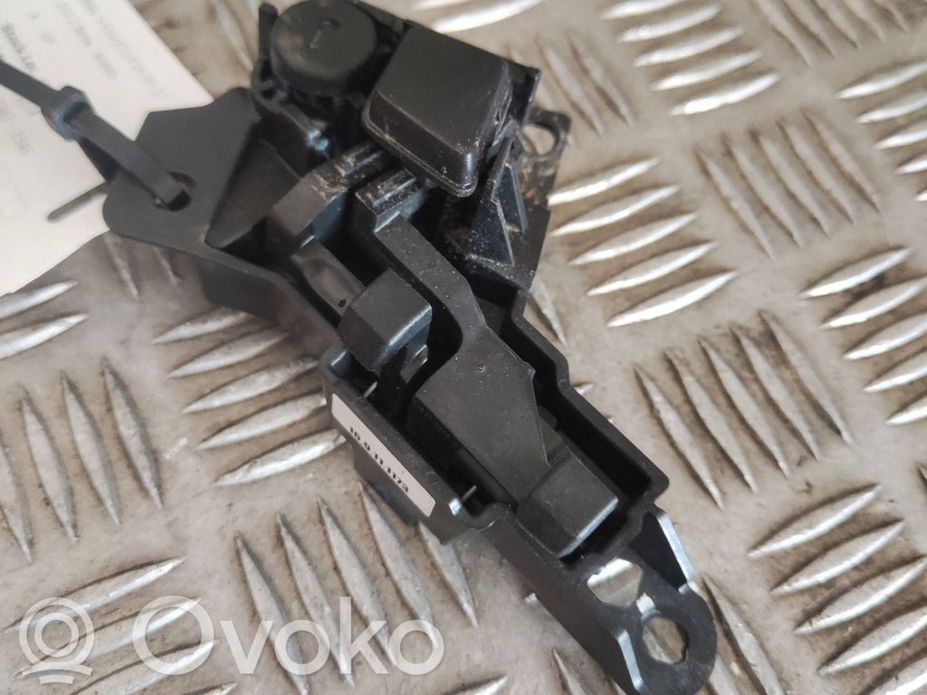 BMW 5 F10 F11 Zamek schowka deski rozdzielczej 