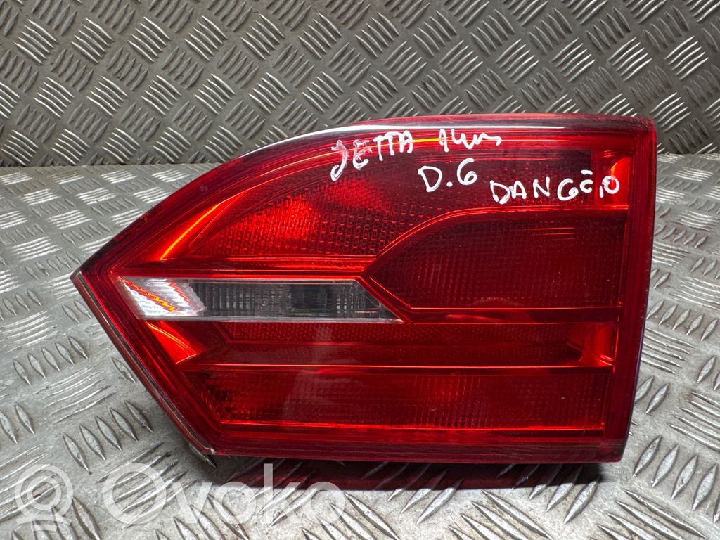 Volkswagen Jetta VI Lampy tylnej klapy bagażnika