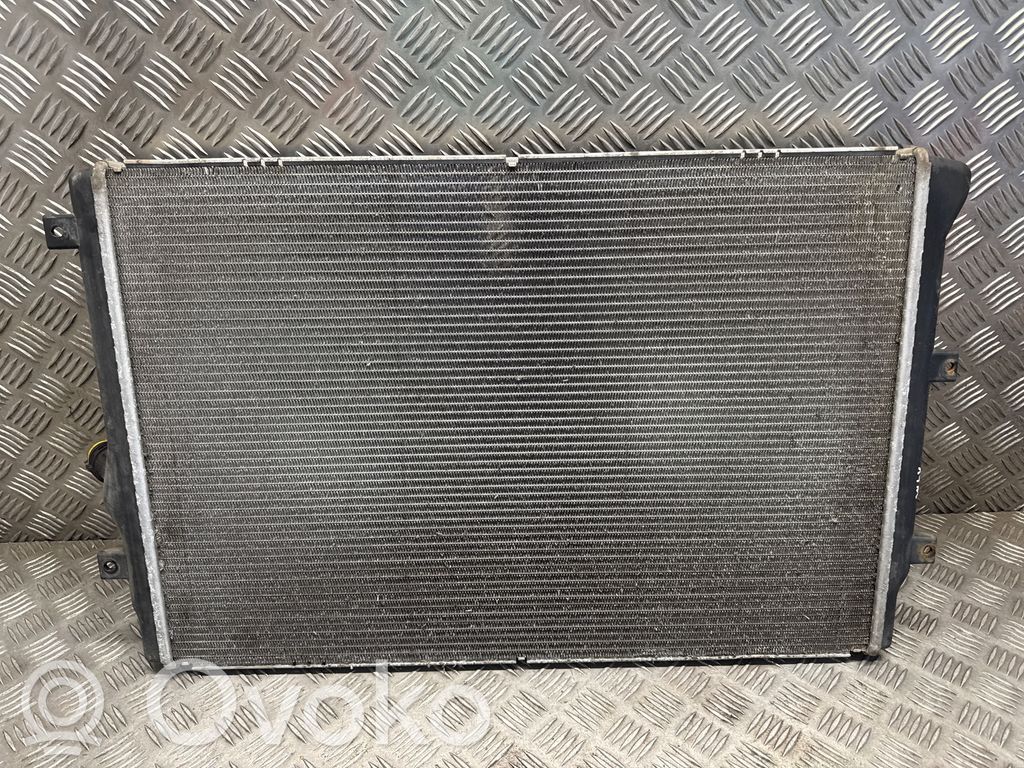 Volkswagen PASSAT B7 Coolant radiator