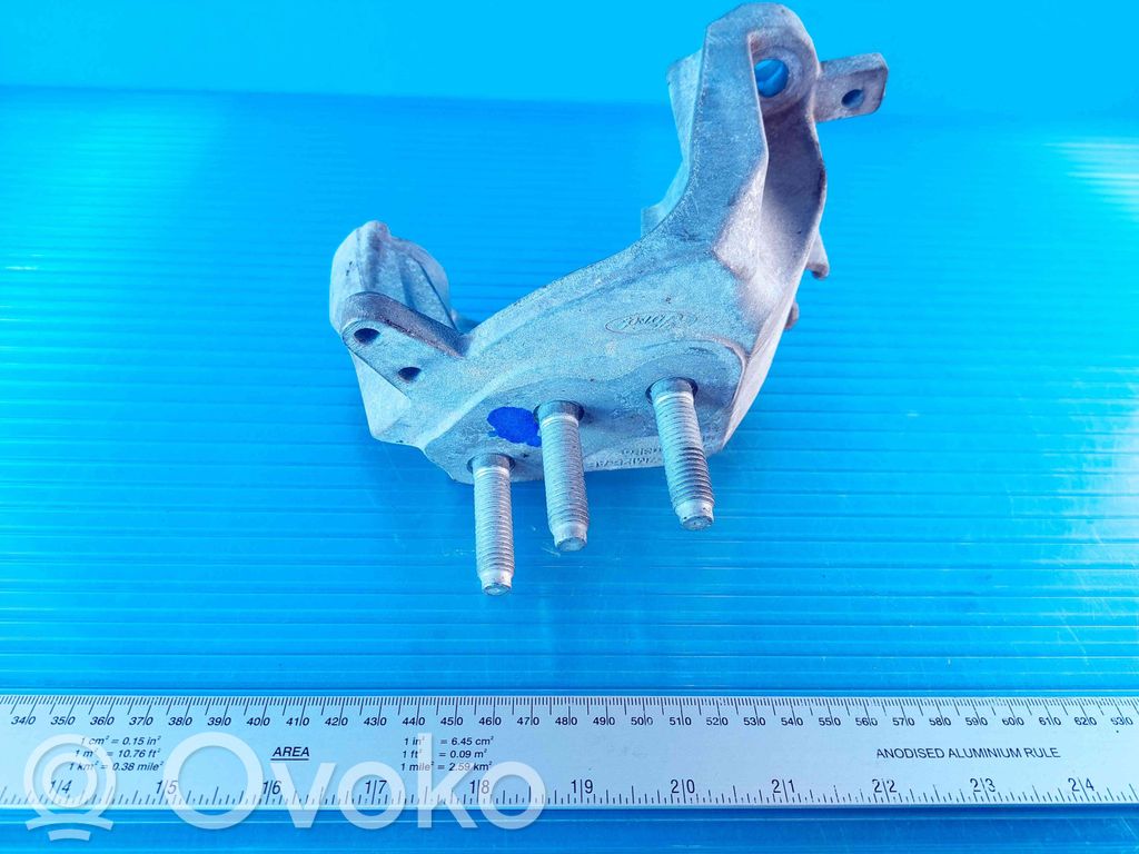 Ford Fiesta Engine mounting bracket 