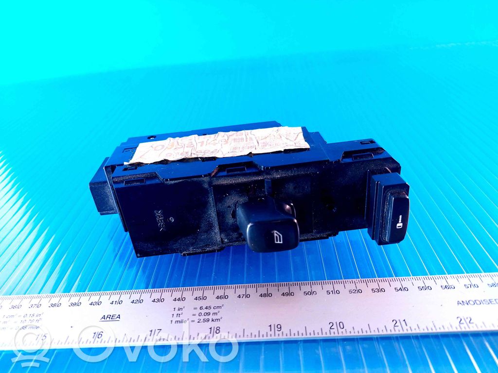Electric window control switch   30658147,W40E