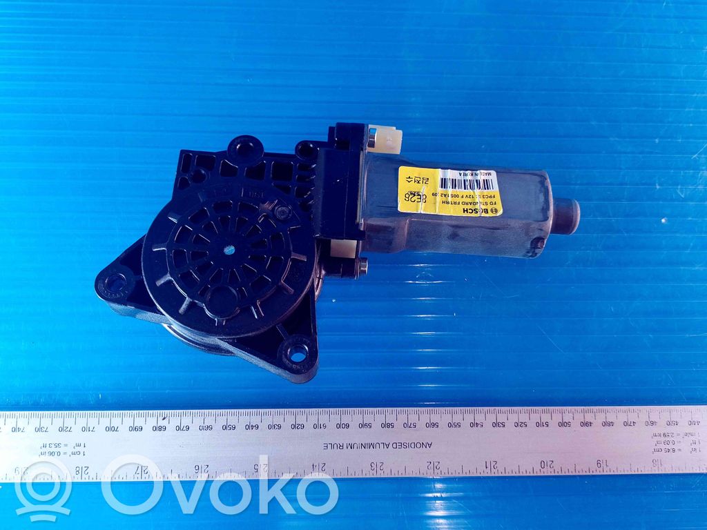 Hyundai i30 Aizmugurē loga pacēlāja motoriņš 