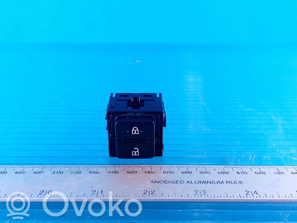 Toyota Sienna XL40 IV Central locking switch button 