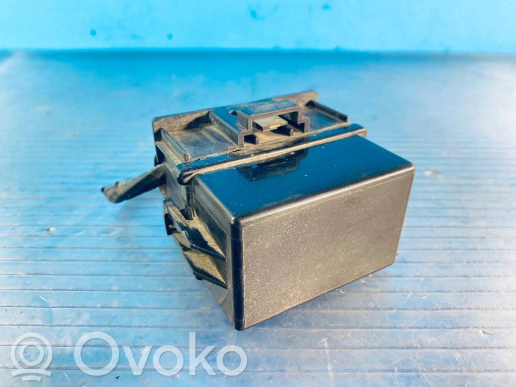 Rėlių montavimo blokas   E1826C,E434E,6G9T14B192AA