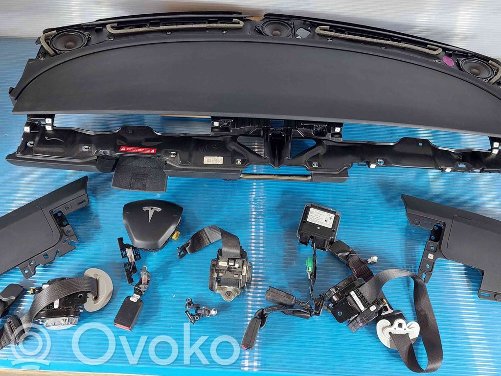 Tesla Model 3 Airbag set with panel 