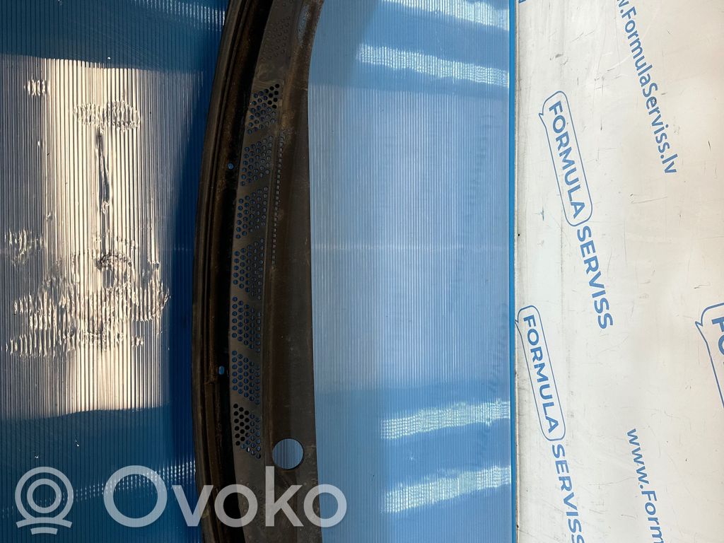 KIA Ceed Priekinio stiklo apdaila 