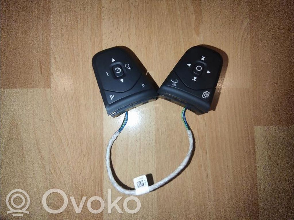 Volvo XC90 Steering wheel buttons/switches 