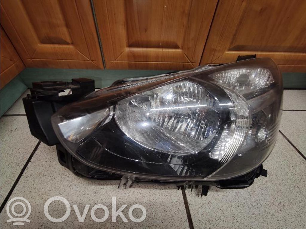 Mazda 2 Headlight/headlamp 