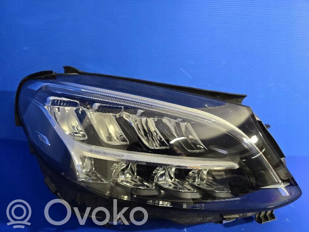 Mercedes-Benz C W205 Lampa przednia 
