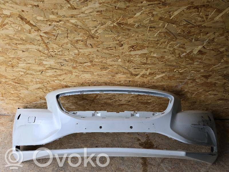 Volvo V40 Front bumper 