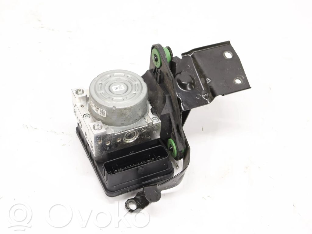Volkswagen Golf VIII Master brake cylinder 