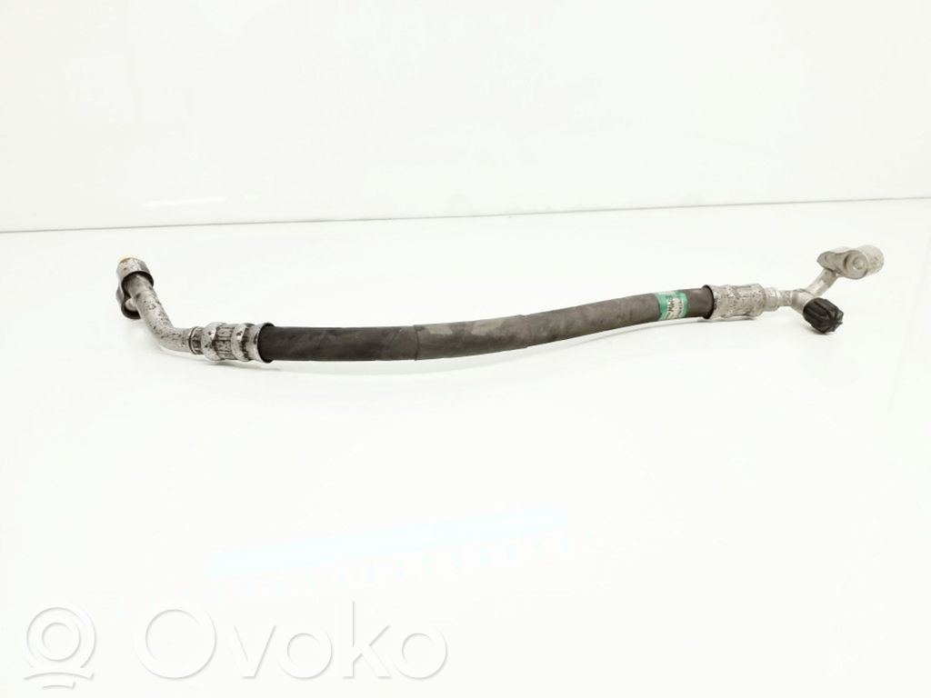 BMW 3 E46 Ilmastointilaitteen putki (A/C) 