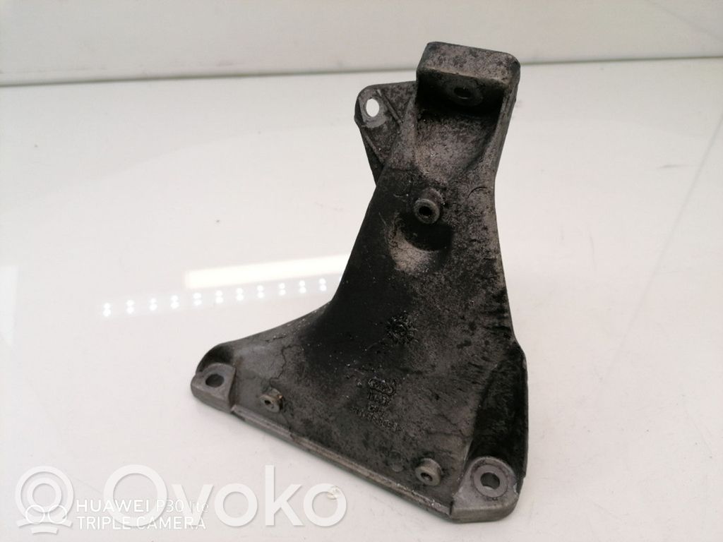 Volkswagen PASSAT B5 Engine mounting bracket 