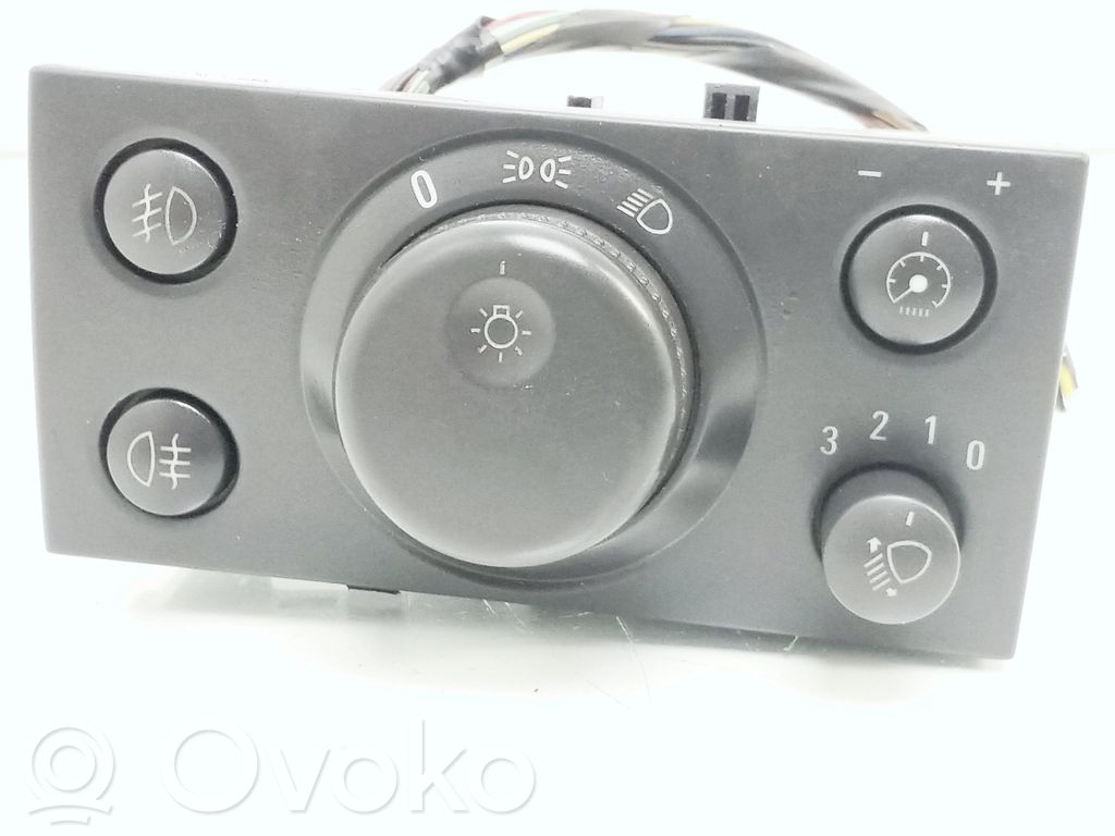 Light switch   9185881,0592,0320,53544