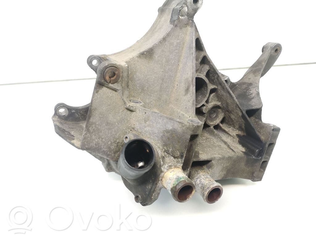Volkswagen PASSAT B5 Generator/alternator bracket 