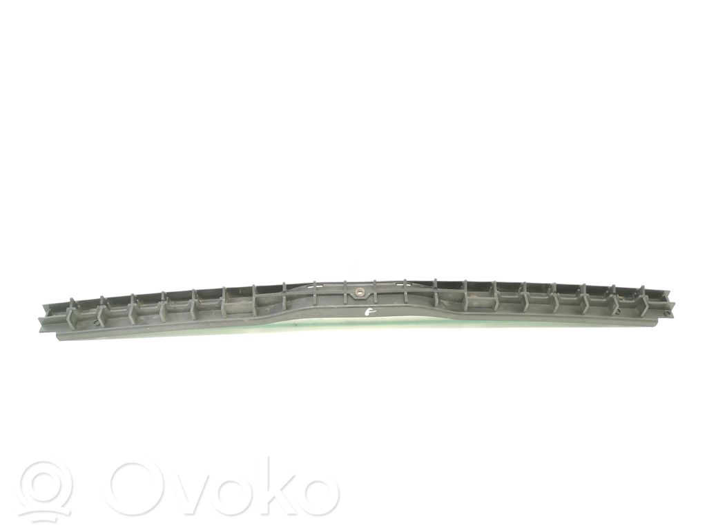 Volkswagen PASSAT B5.5 Soporte de montaje del parachoques trasero 
