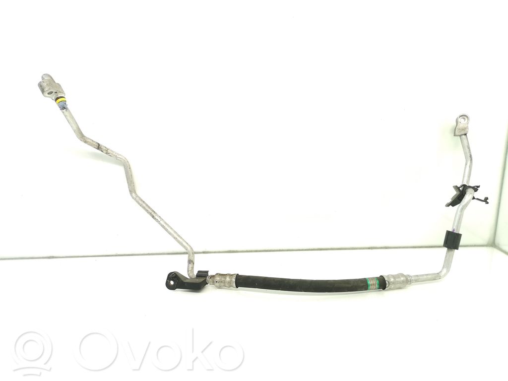 BMW 1 E81 E87 Ilmastointilaitteen putki (A/C) 