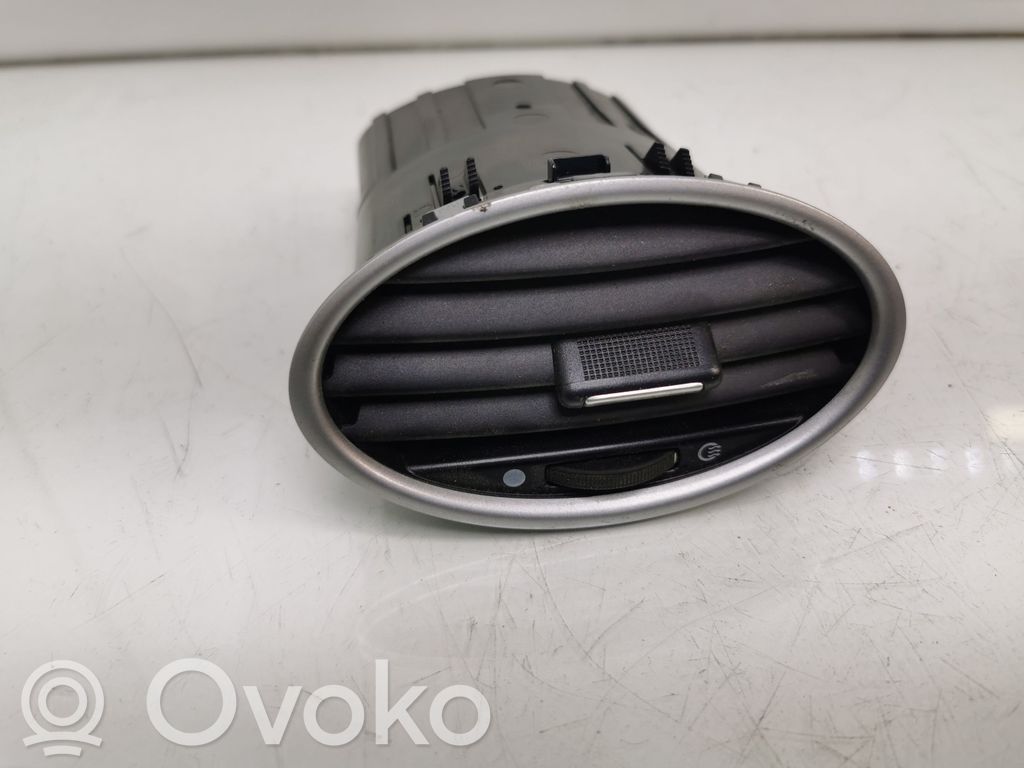 Ford Focus Dash center air vent grill 