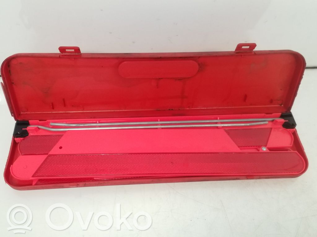 Opel Combo D Varoituskolmio 