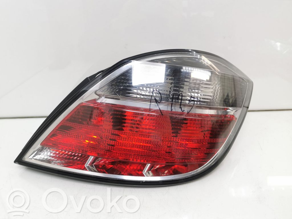 Opel Astra H Lampa tylna 