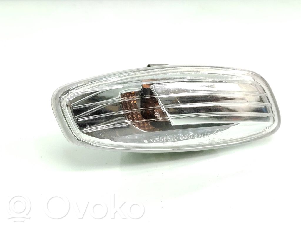 Peugeot 207 Front fender indicator light 