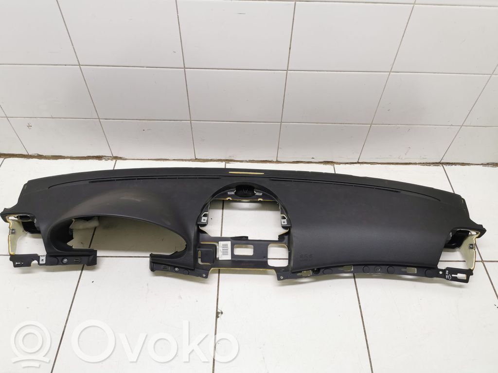 Mercedes-Benz E W211 Dashboard 