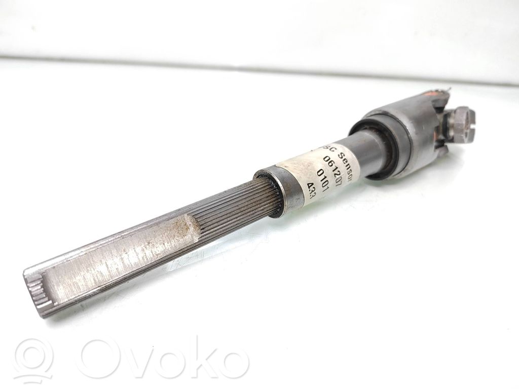 Toyota Avensis T250 Steering column universal joint 