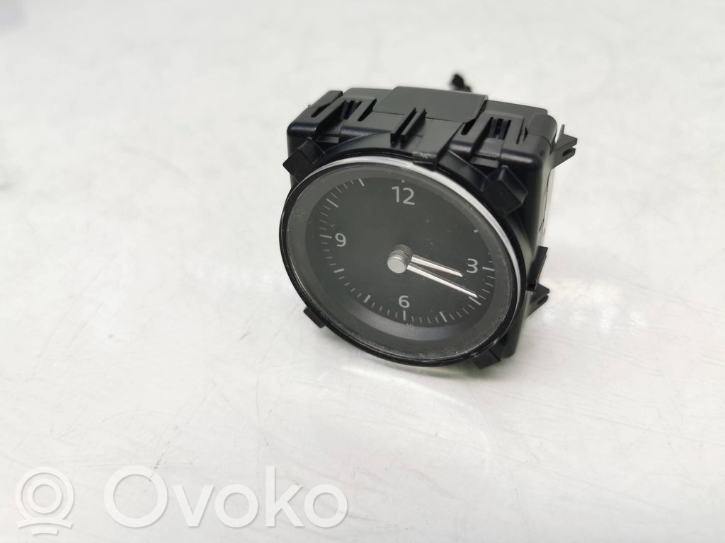 Volkswagen PASSAT B8 Reloj 