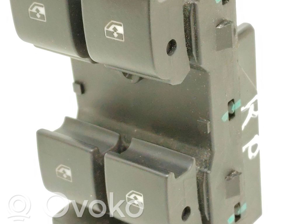 Chevrolet Orlando Electric window control switch 