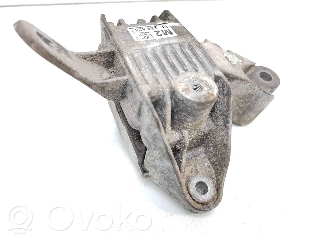 Chevrolet Orlando Gearbox mounting bracket 