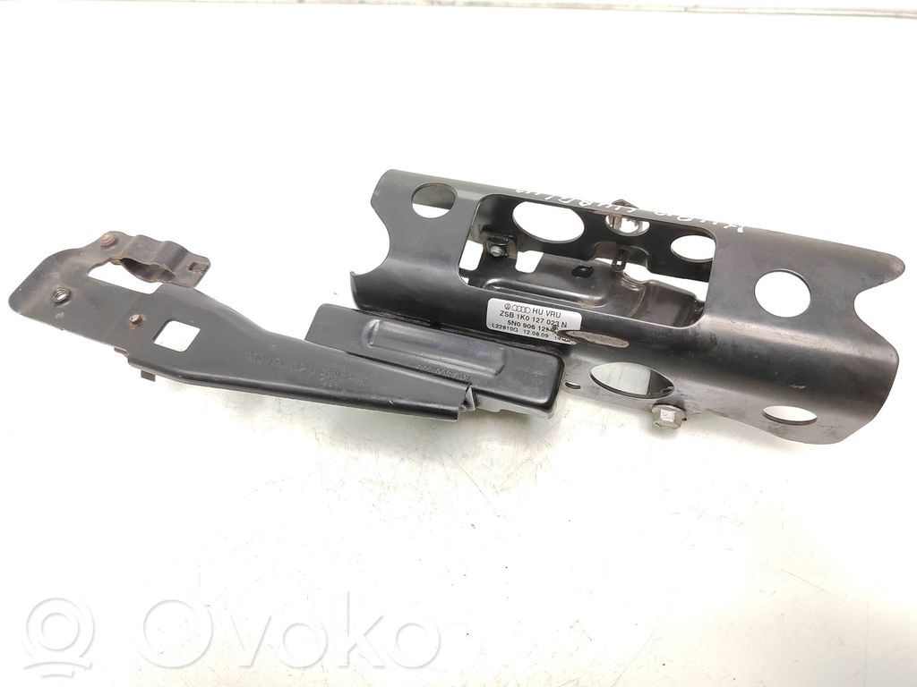 Volkswagen PASSAT B6 Halterung Kraftstoffpumpe 