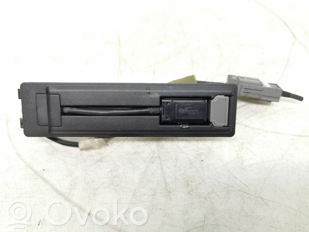 Honda CR-V Enchufe conector USB 