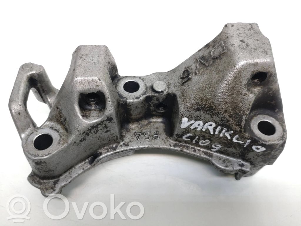 Citroen C5 Engine mounting bracket 
