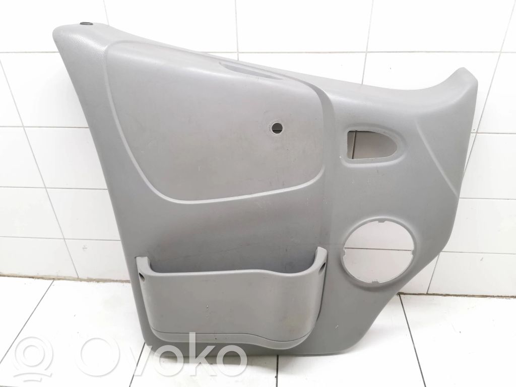 Opel Vivaro Rivestimento del pannello della portiera anteriore 