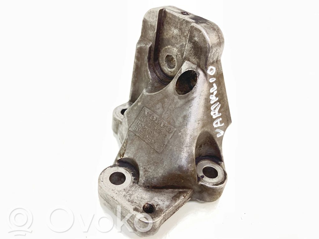 Volvo S60 Engine mounting bracket 